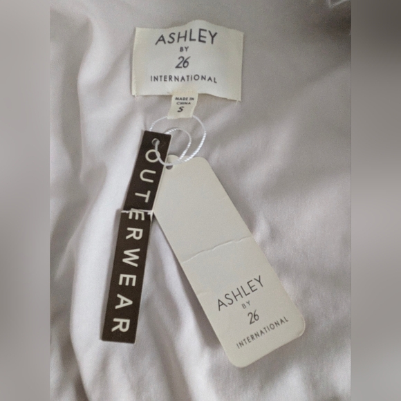 ASHLEY BY 26 INTERNATIONAL Cream HOODED FAUX FUR SHERPA VEST GLAM SIZE S - Picture 7 of 9